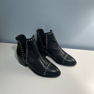 Steve Madden Women’s SZ 7.5 Black Studded Ankle Boots